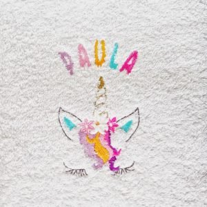 Toalla bordada para niños