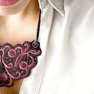 Collar bordado Black Lola